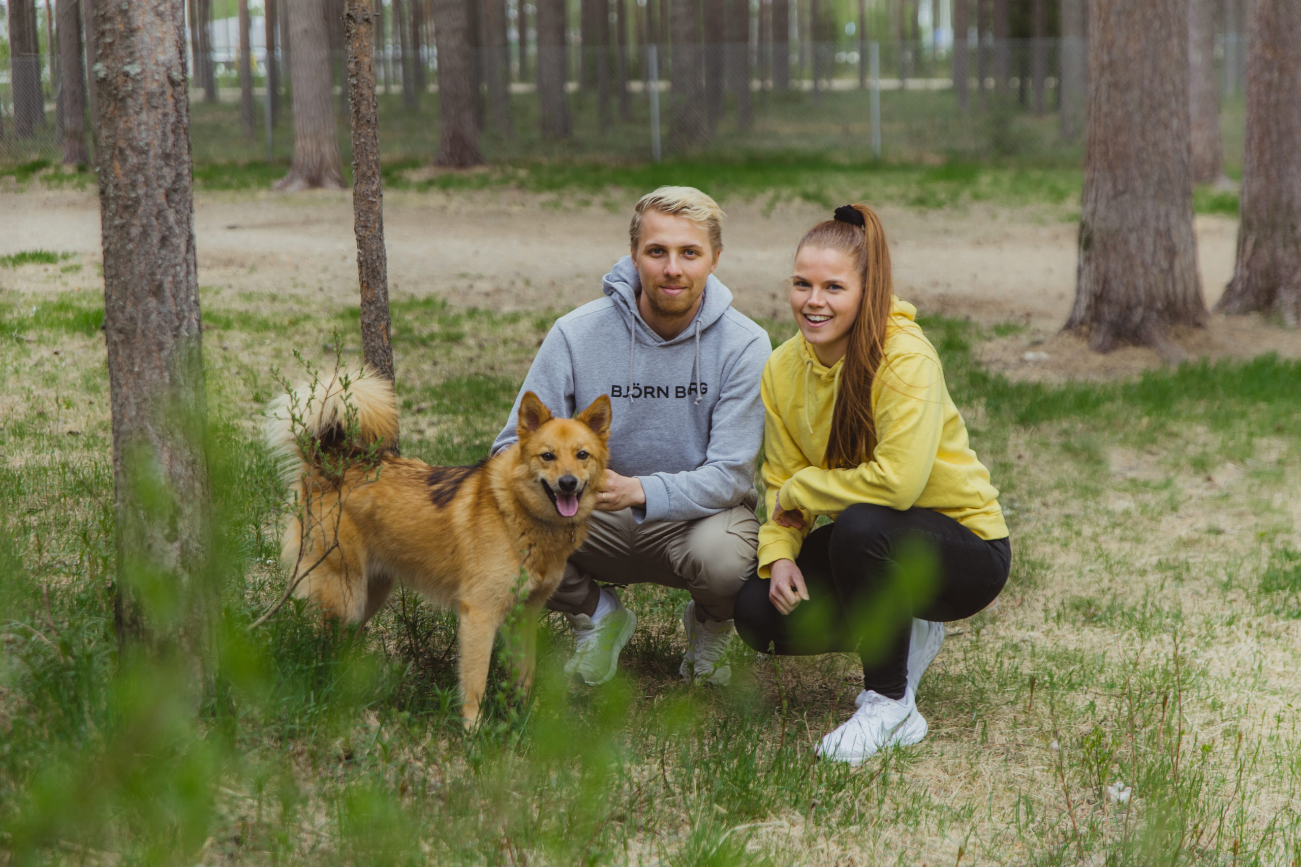 Janika, Anttu ja Rane-koira koirapuistossa